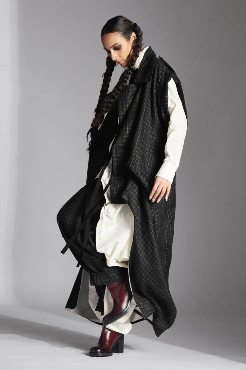Eian Jacket-Black and White by Chola in black color for women Worldwide
