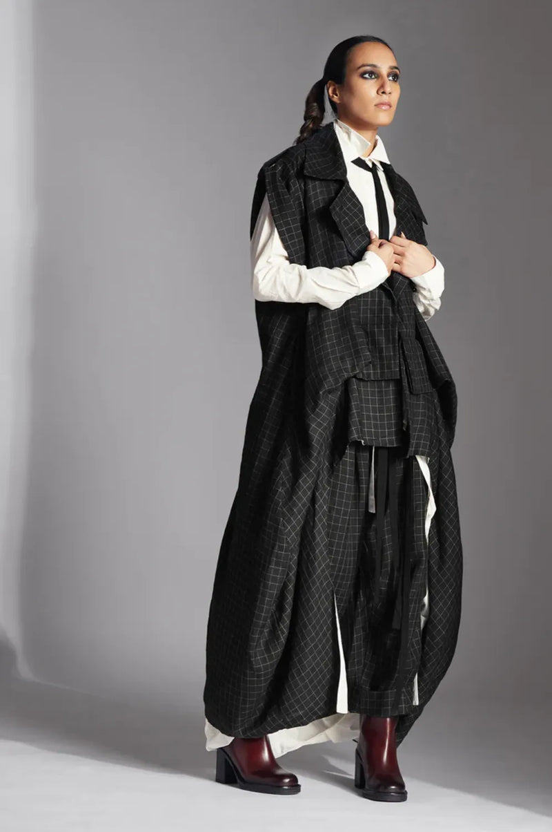 Eian Jacket-Black and White by Chola in black color for women Worldwide