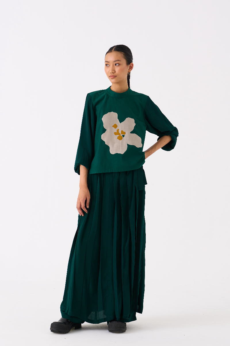 FLORAL APPLIQUE TOP-DARK GREEN