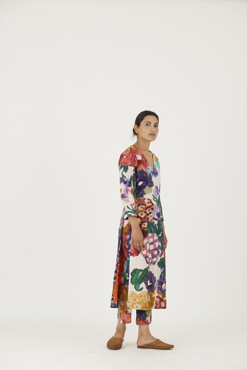 FARAH WHITE EMBROIDERED KURTA SET Kurta Sets by Yam for women Worldwide