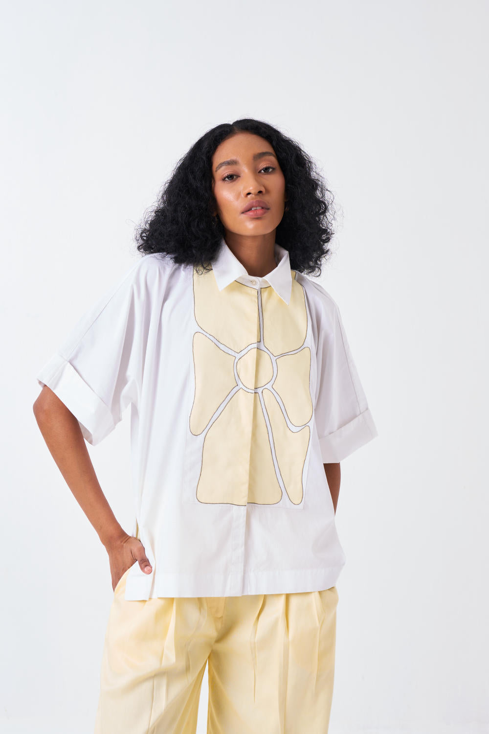 FLORAL APPLIQUE SHIRT-WHITE/BUTTER