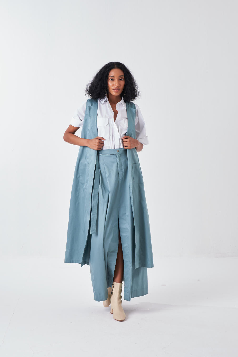 SLEEVELESS BACK PLEAT JACKET CO-ORD-NIAGRA BLUE & WHITE (SET OF 3)