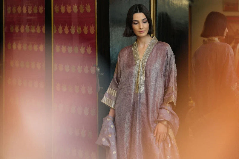 Falak' kora tissue phiran lilac kora tissue kurta/kurta set by Malika Mathur in lilac for women Worldwide