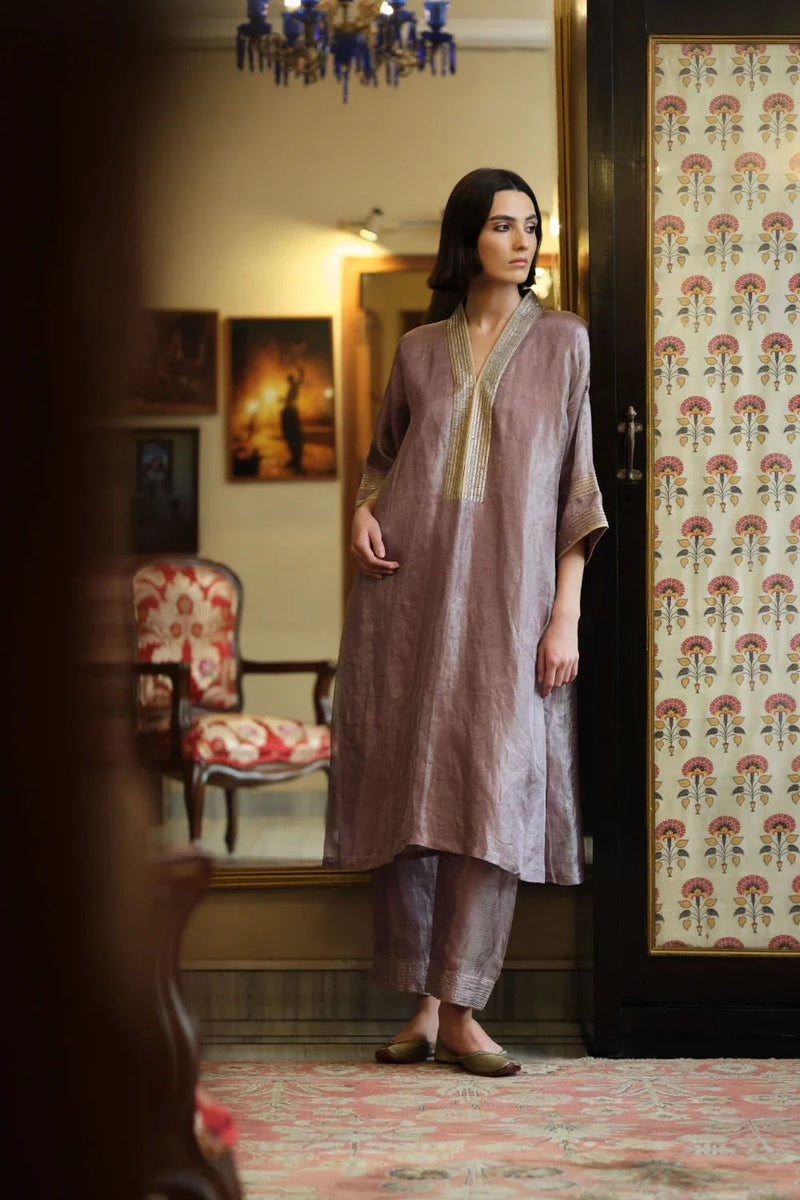 Falak' kora tissue phiran lilac kora tissue kurta/kurta set by Malika Mathur in lilac for women Worldwide