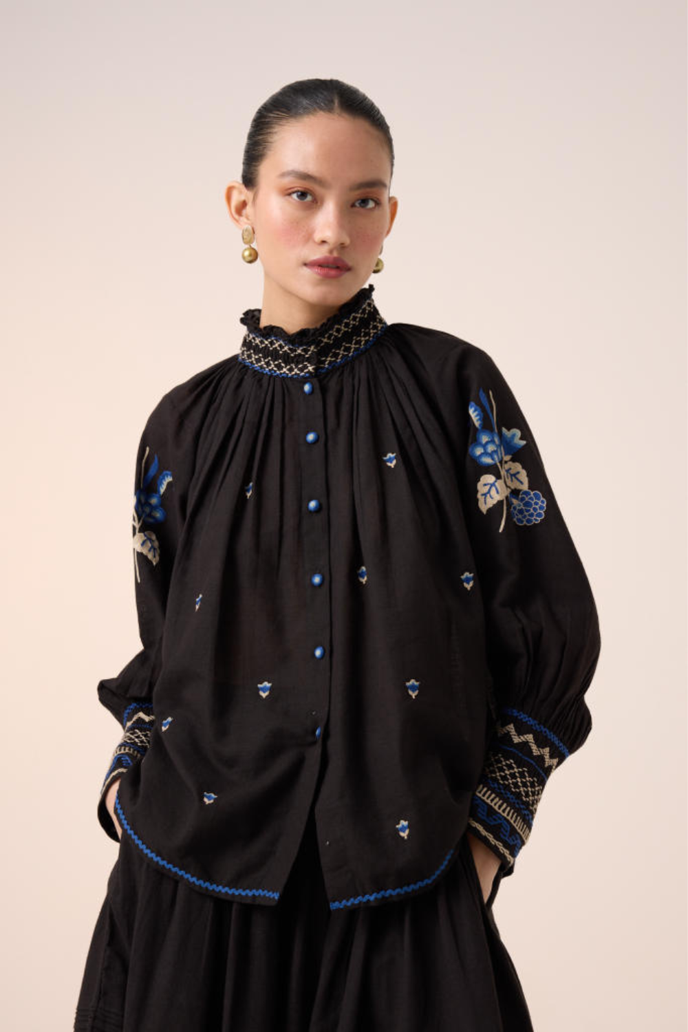 FARMER TOP -BLACK EMBROIDERY