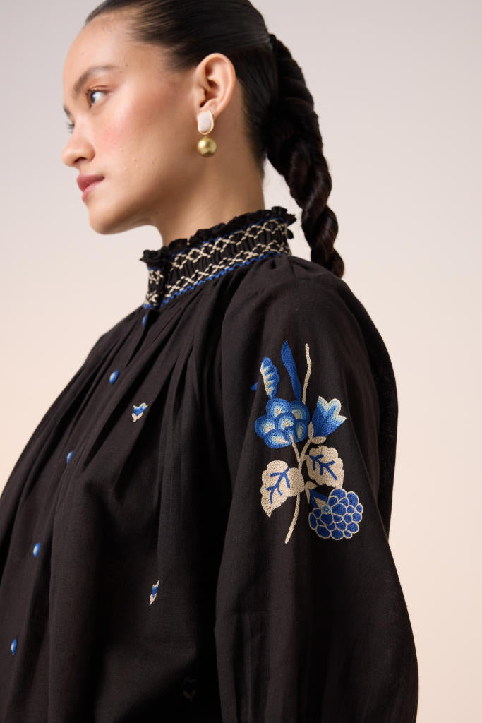 FARMER TOP -BLACK EMBROIDERY