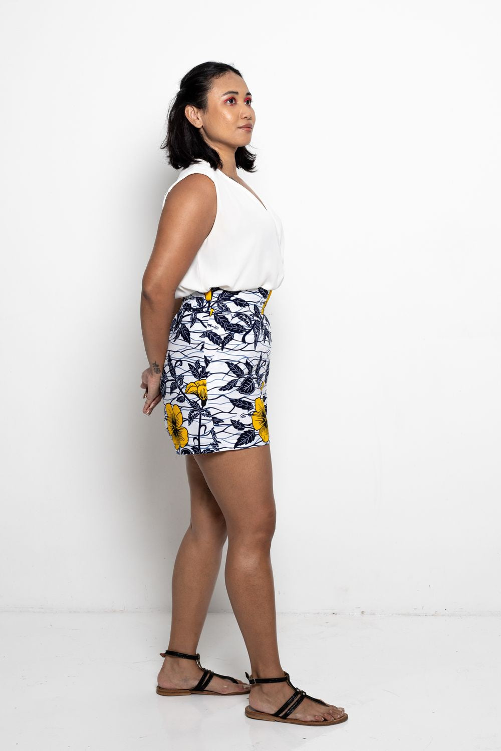 Firdawasi Shorts - Yellow / White Hibiscus Print