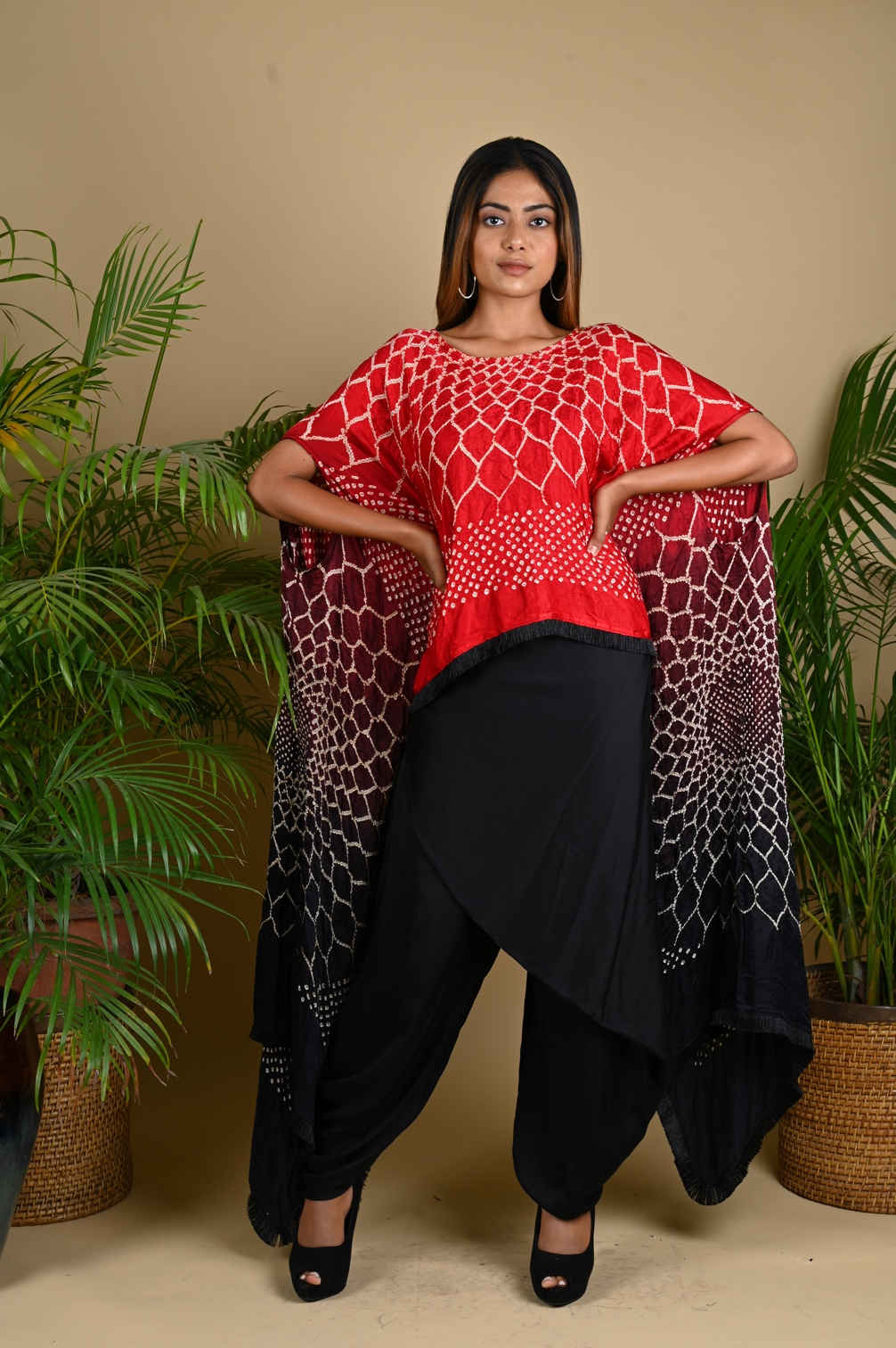 FRINGE CAPE-RED BLACK SHADED