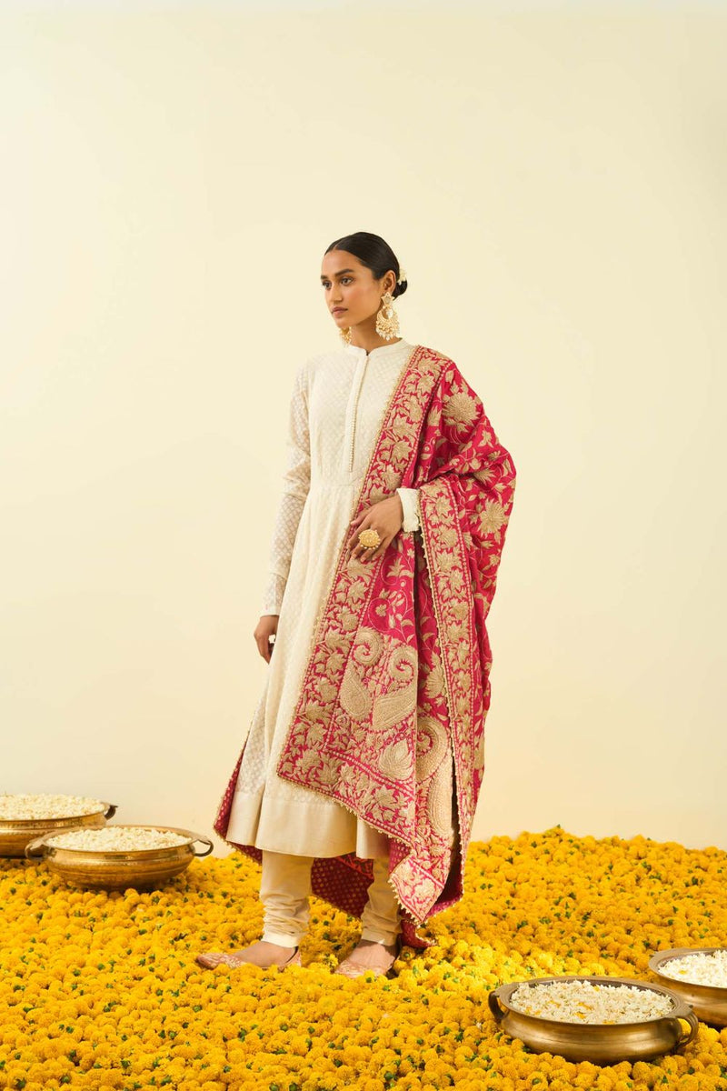 Only Odhni Hotpink Floral Tilla Embroidery silk by SHEETAL BATRA in pink color for women Worldwide
