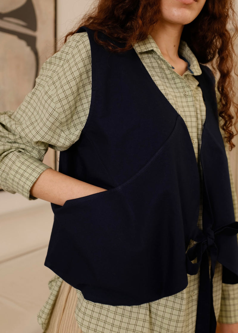 Briar Vest cotton jacket/overlay by MASON AND MILL in navy blue for women Worldwide