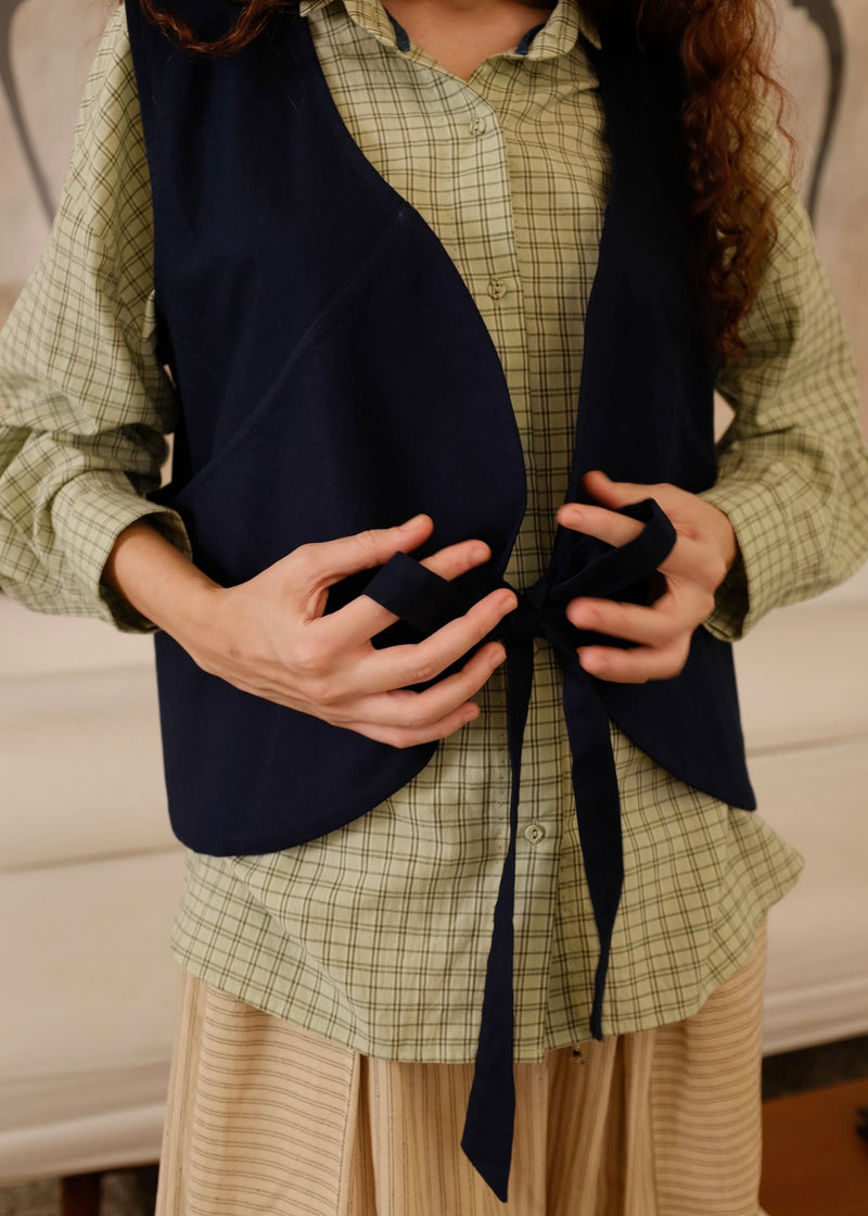 Briar Vest cotton jacket/overlay by MASON AND MILL in navy blue for women Worldwide
