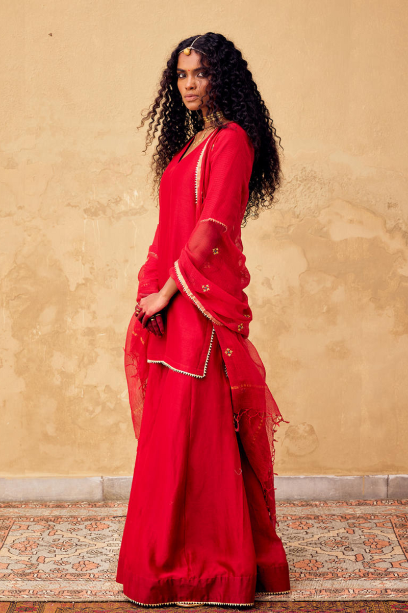Ishq Dupatta silk by Khara Kapas in red for women Worldwide