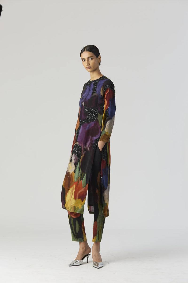 IVY EMBROIDERED KURTA SET by Yam in black color for women Worldwide