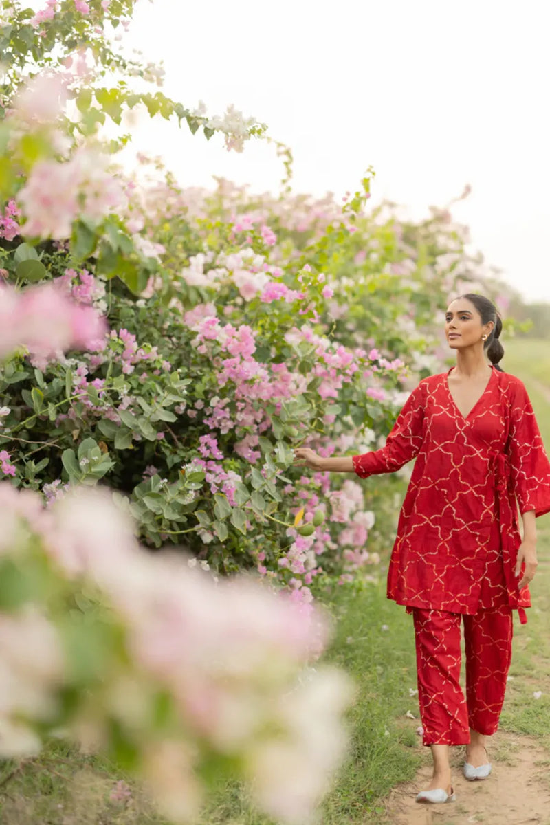 JAALI WRAP SET-RED silk by Dyelogue in red color for women Worldwide