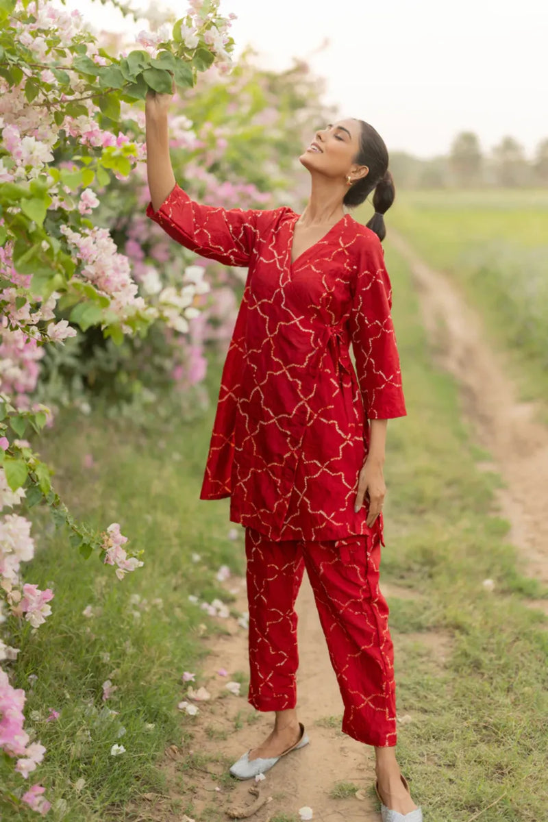 JAALI WRAP SET-RED silk by Dyelogue in red color for women Worldwide