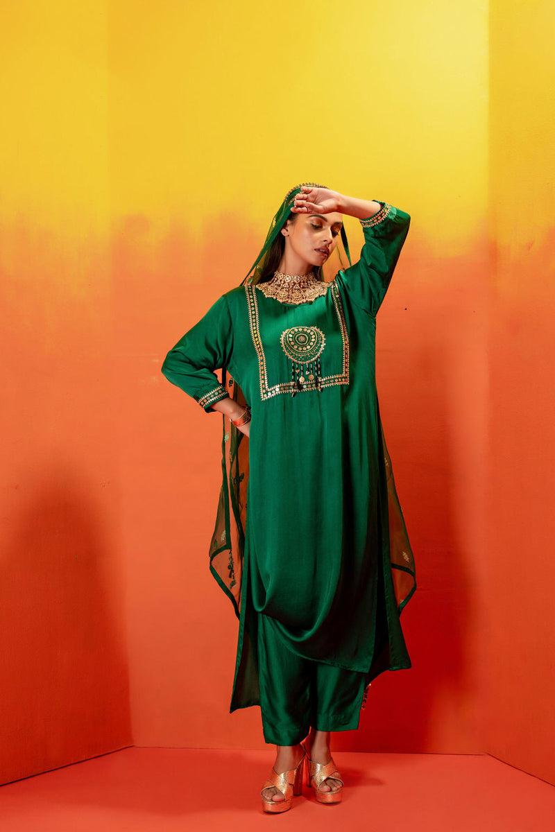 Vani Green Straight Kurta Set with Coord Dupatta satin by PRAHNAAYA in green color for women Worldwide