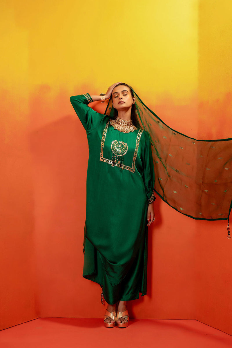 Vani Green Straight Kurta Set with Coord Dupatta satin by PRAHNAAYA in green color for women Worldwide