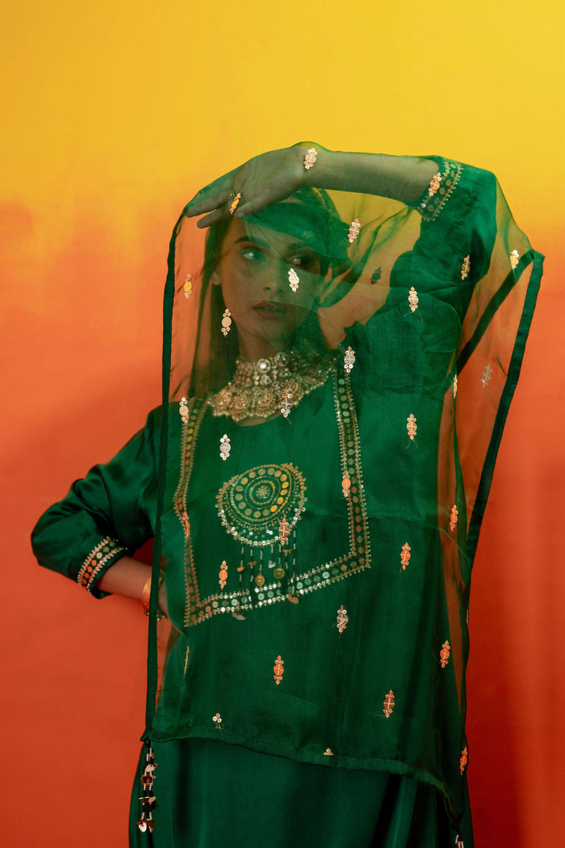Vani Green Straight Kurta Set with Coord Dupatta satin by PRAHNAAYA in green color for women Worldwide
