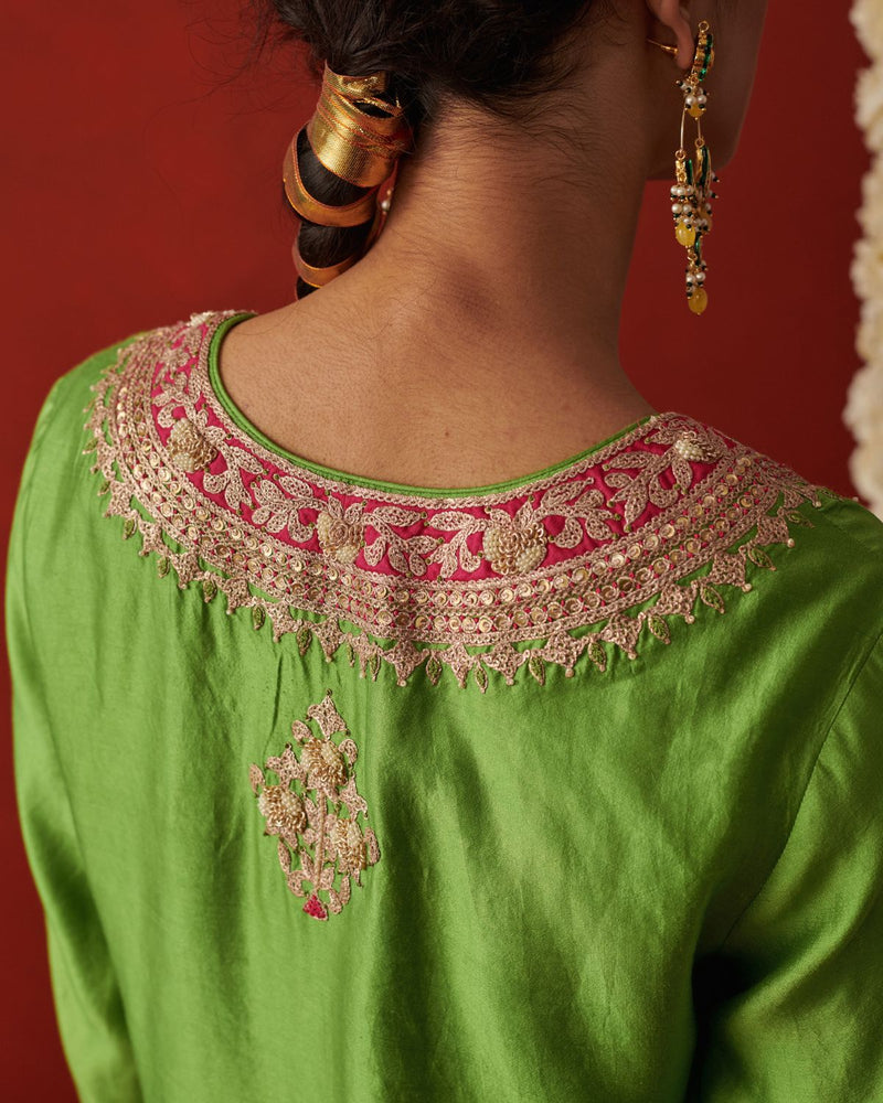 JHOOMAR & SHAFAQ KURTA & PANT banarasi by Rashika Mittal in green color for women Worldwide
