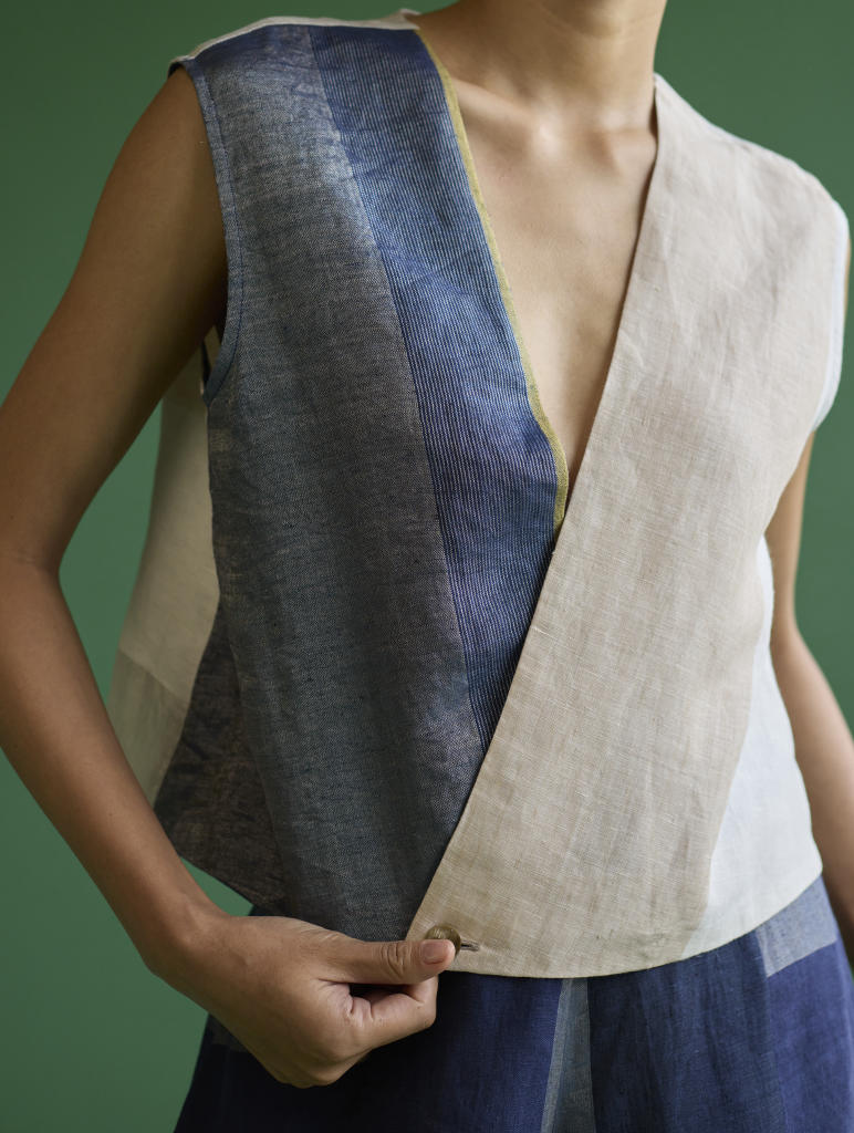 Izumi Color-Blocked Gilet Jacket - Navy linen by Manan in navy color for women Worldwide