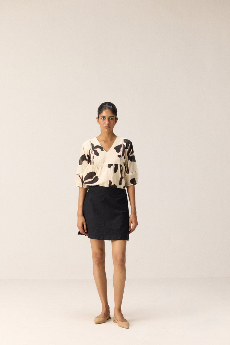 Shadow Skorts oxford by Khara Kapas in black for women Worldwide