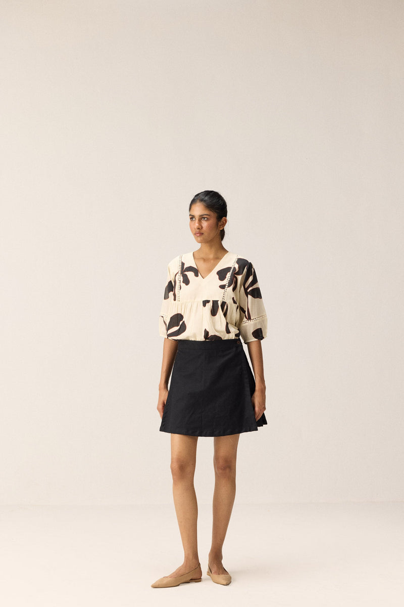 Shadow Skorts oxford by Khara Kapas in black for women Worldwide