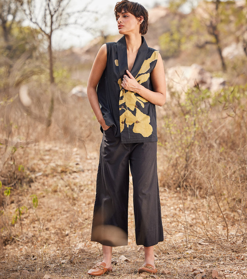 Coturnix Pants cotton by Khara Kapas in black for women Worldwide