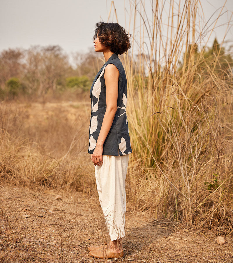Monoch Waistcoat cotton by Khara Kapas in black for women Worldwide