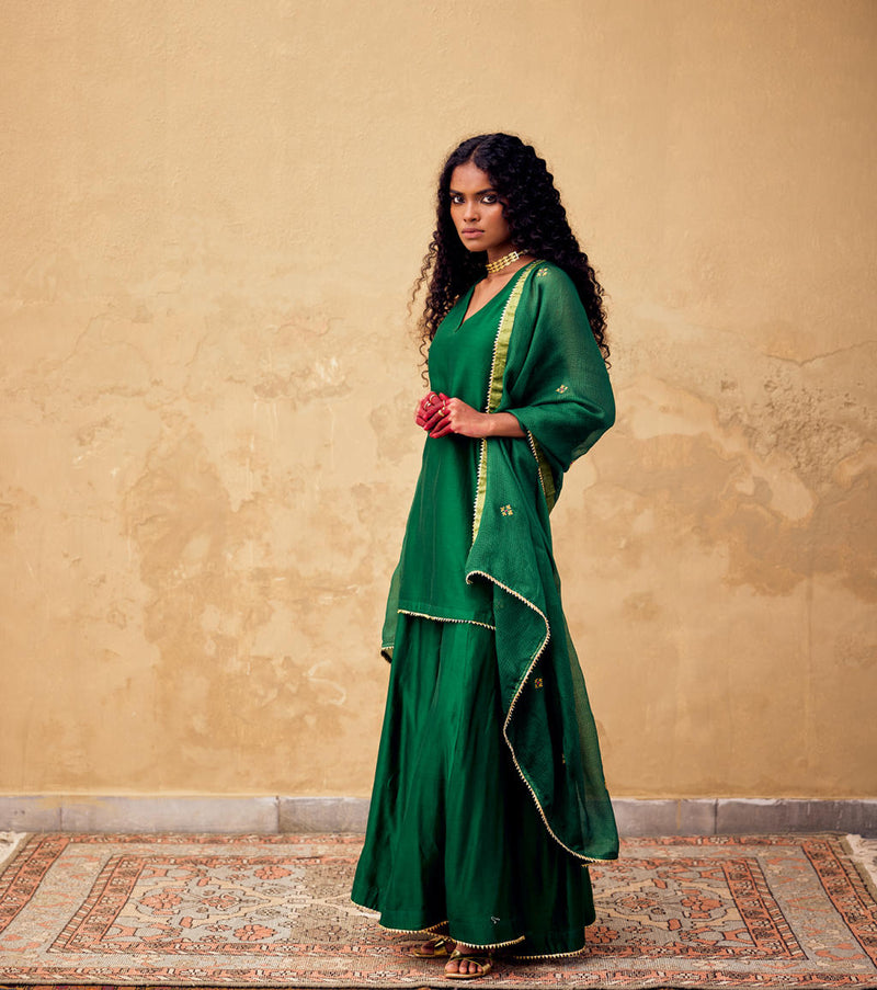 Mehfil Dupatta silk by Khara Kapas in green for women Worldwide