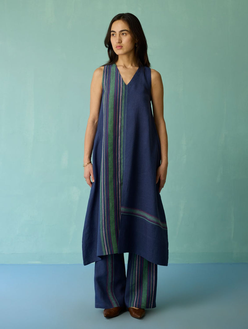 Vanya Border Linen Sleeveless Kurta Set - Indigo linen light kurta set by Manan in navy for women Worldwide