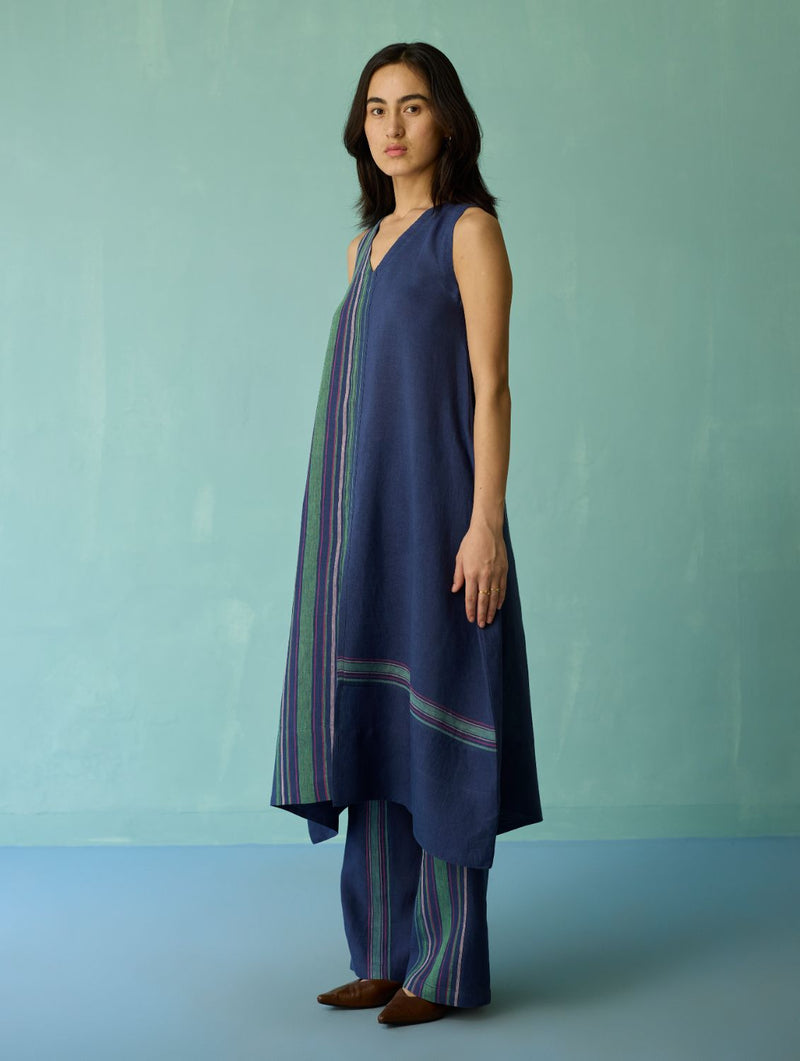 Vanya Border Linen Sleeveless Kurta Set - Indigo linen light kurta set by Manan in navy for women Worldwide
