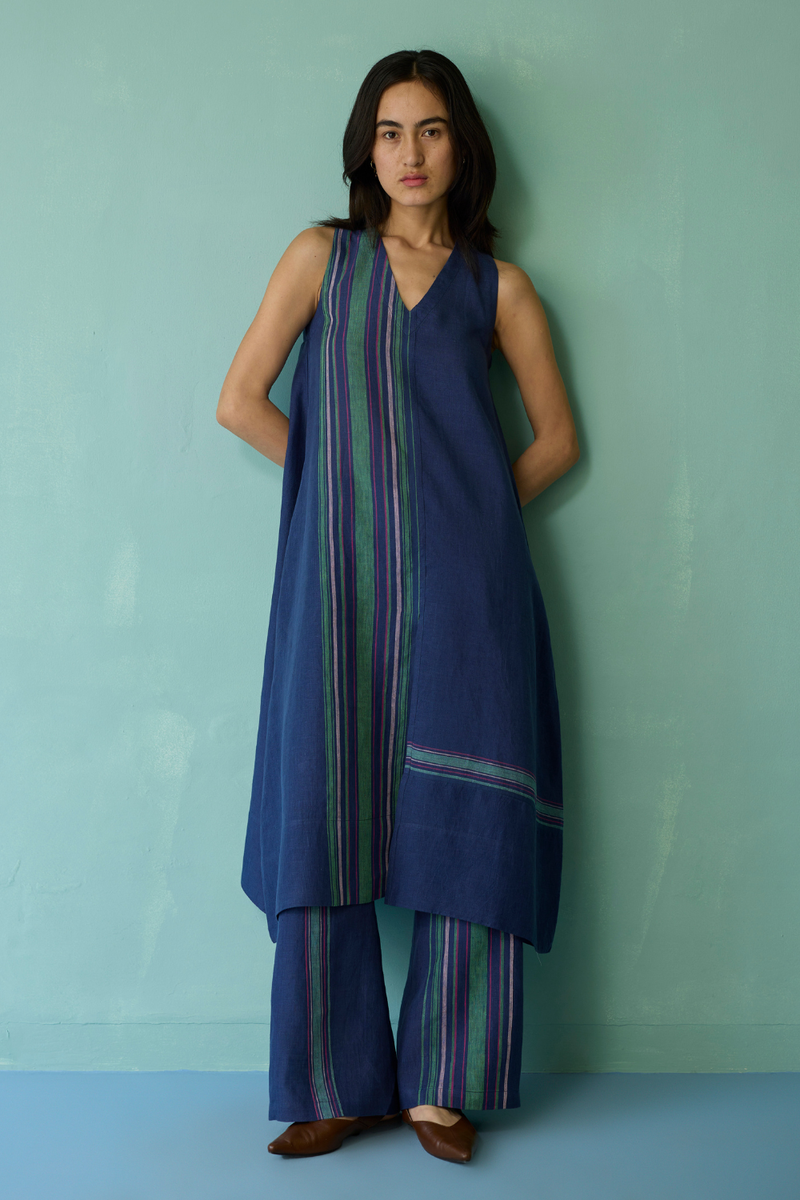 Vanya Border Linen Sleeveless Kurta Set - Indigo linen light kurta set by Manan in navy for women Worldwide