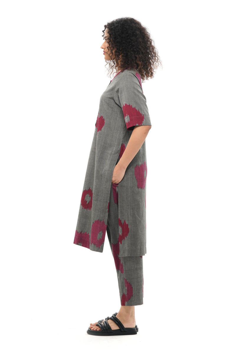 KURO KURTA 100% cotton by Translate - Handwoven Ikat in grey color for women Worldwide