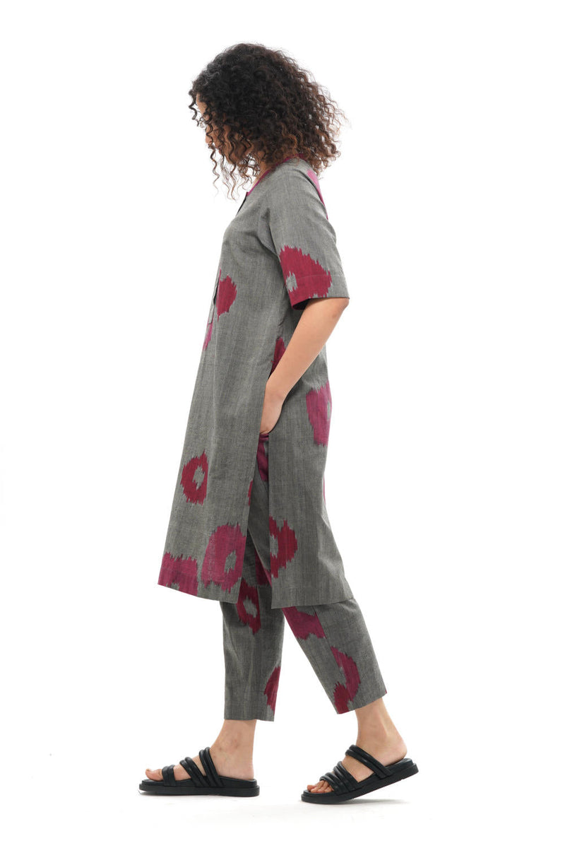 KURO KURTA 100% cotton by Translate - Handwoven Ikat in grey color for women Worldwide