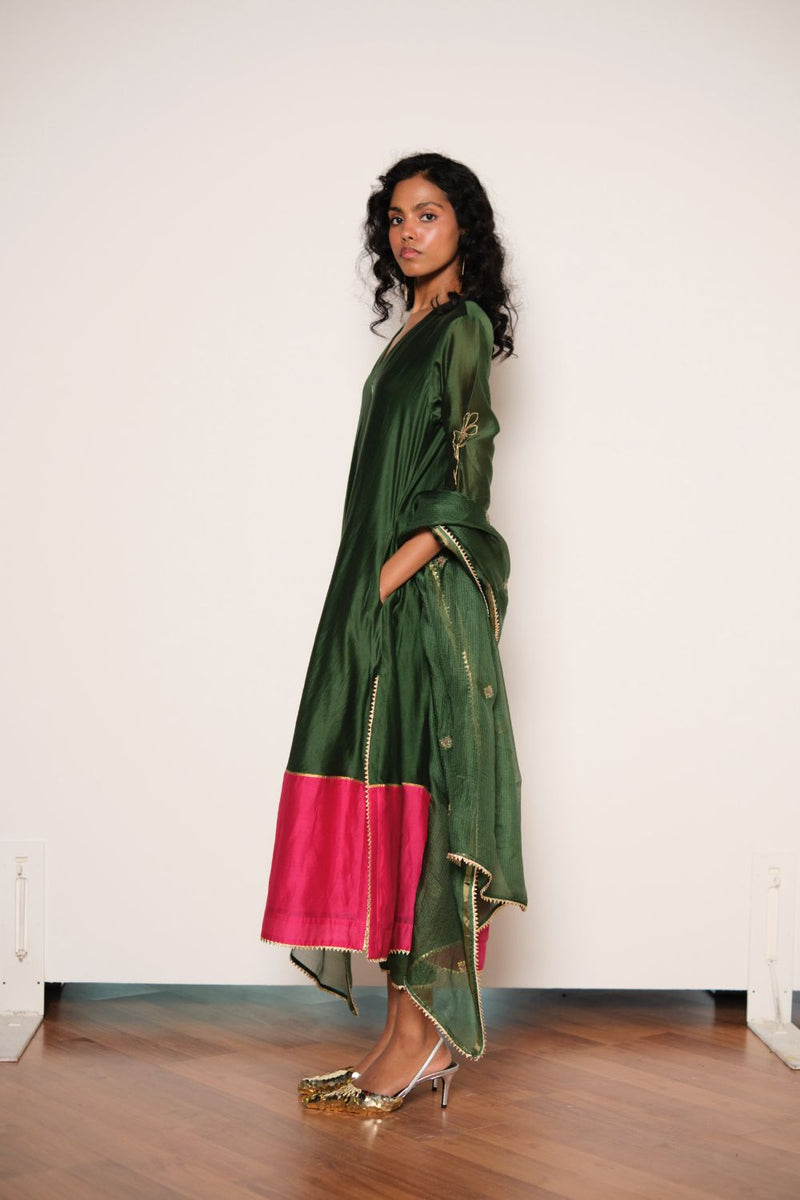 Iraani Dupatta silk by Khara Kapas in green for women Worldwide