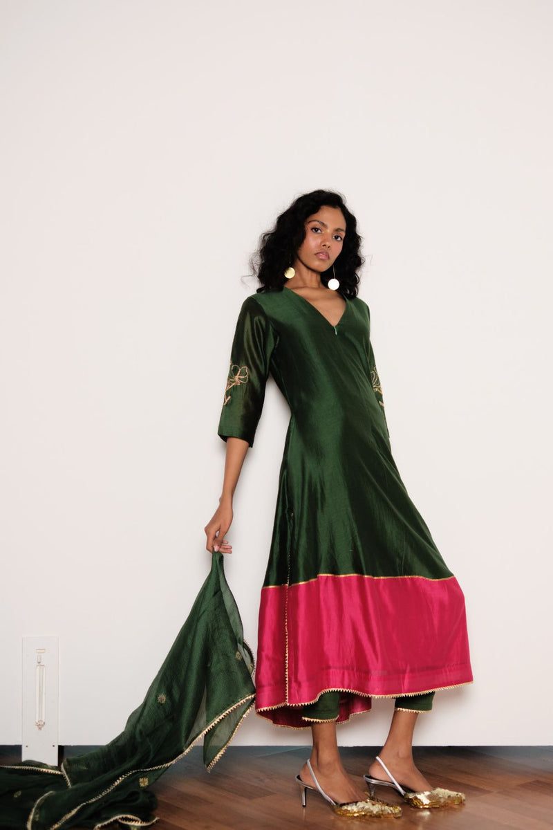Iraani Dupatta silk by Khara Kapas in green for women Worldwide