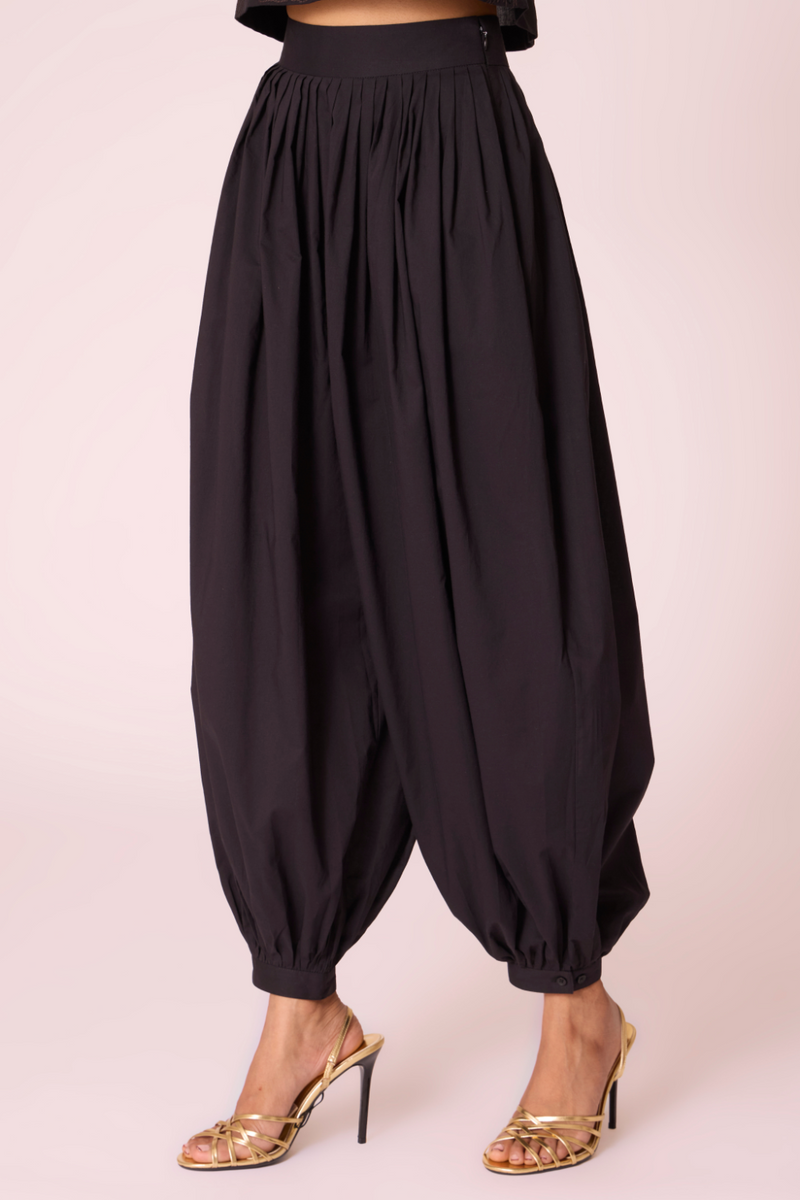 Katya Black Pleated Pants cotton by The Summer House in black color for women Worldwide