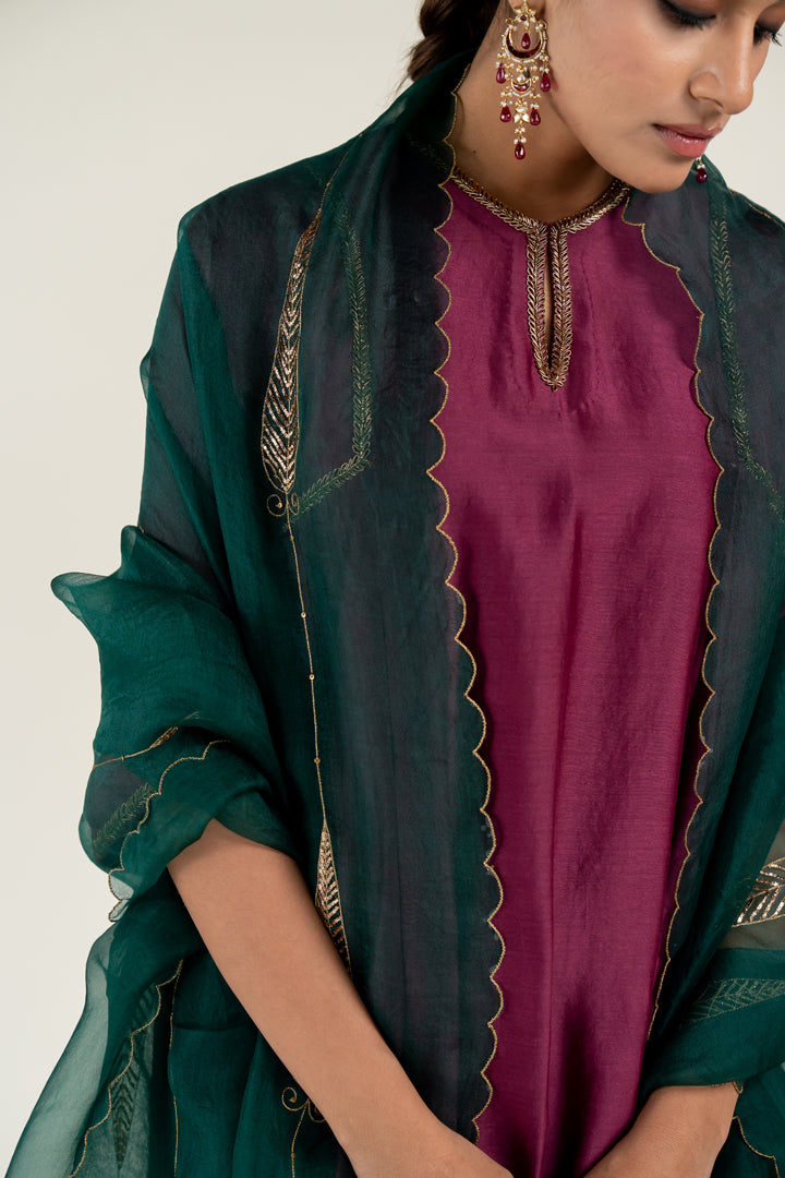 Zainab Kurta Set 
with Shama Odhani-Plum & Emerald