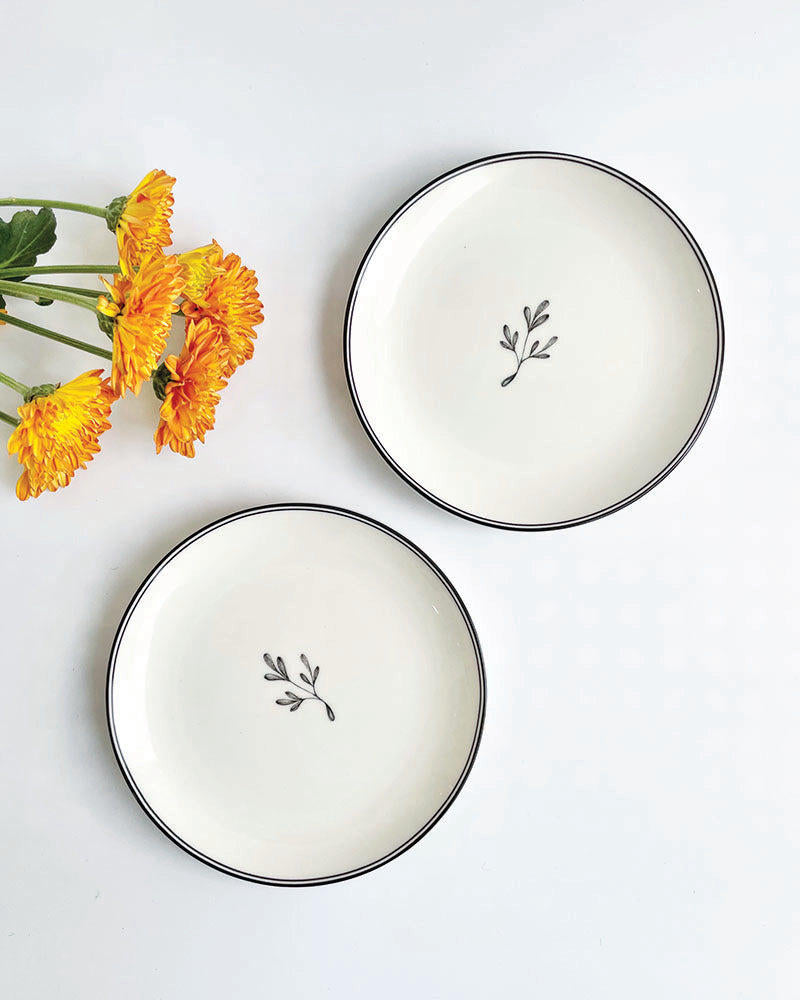 Lily Saucers (Set of 2)