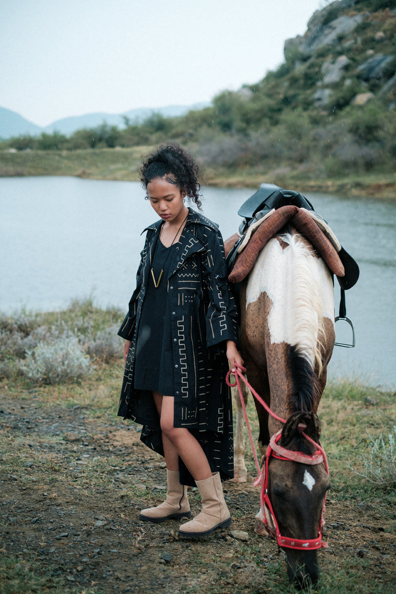 Kobe Long trench Crushed Cotton jacket/overlay by The Terra Tribe in black for women Worldwide