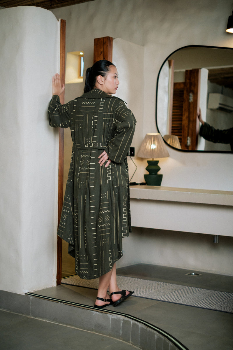Kobe Long trench Crushed Cotton jacket/overlay by The Terra Tribe in black for women Worldwide