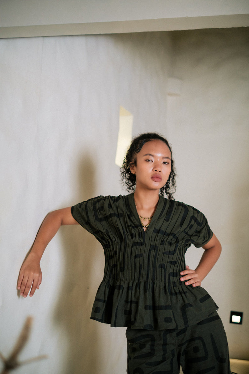 Meknes kimono top paiwand top/shirt by The Terra Tribe in green for women Worldwide