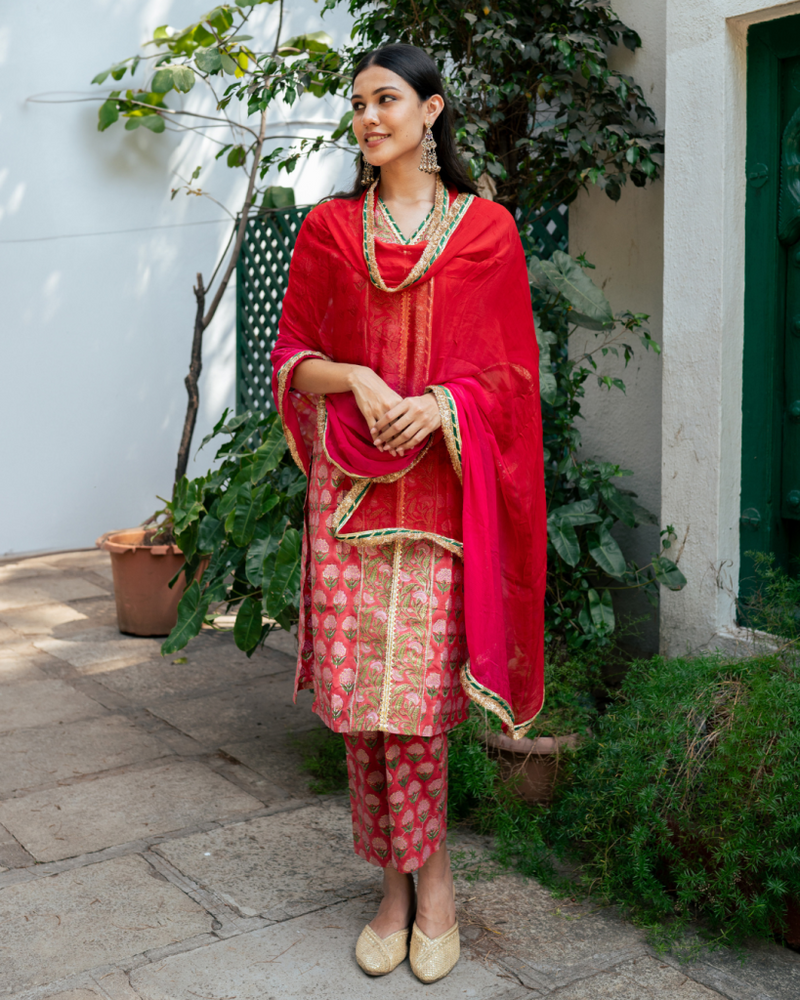 Red Block Printed Kurta Set cotton by Maison Shefali in red color for women Worldwide