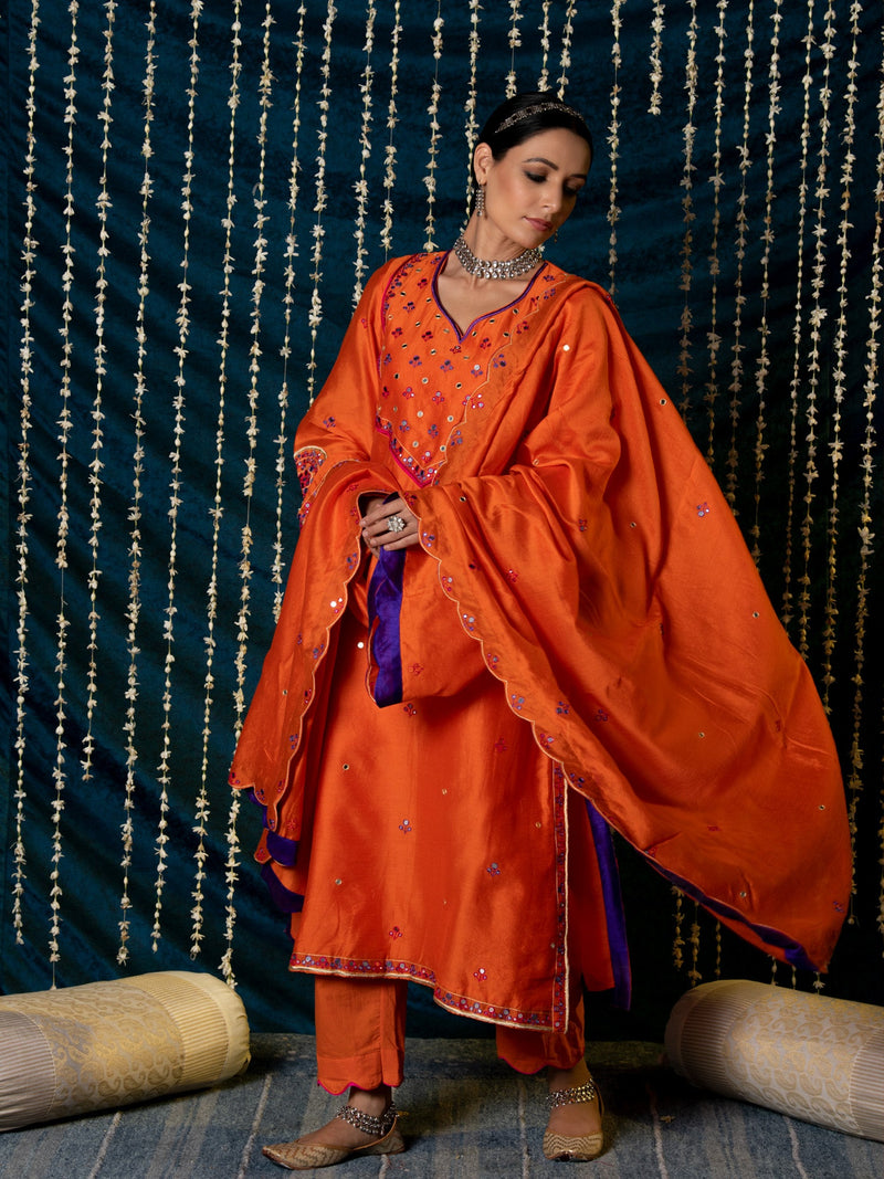 Hunar Narangi Kurta Set silk by Maison Shefali for women Worldwide