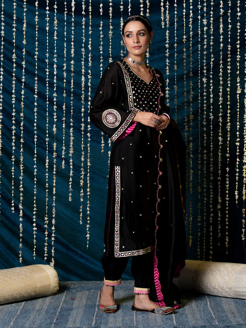 Hunar Ragini Kurta Set silk by Maison Shefali for women Worldwide