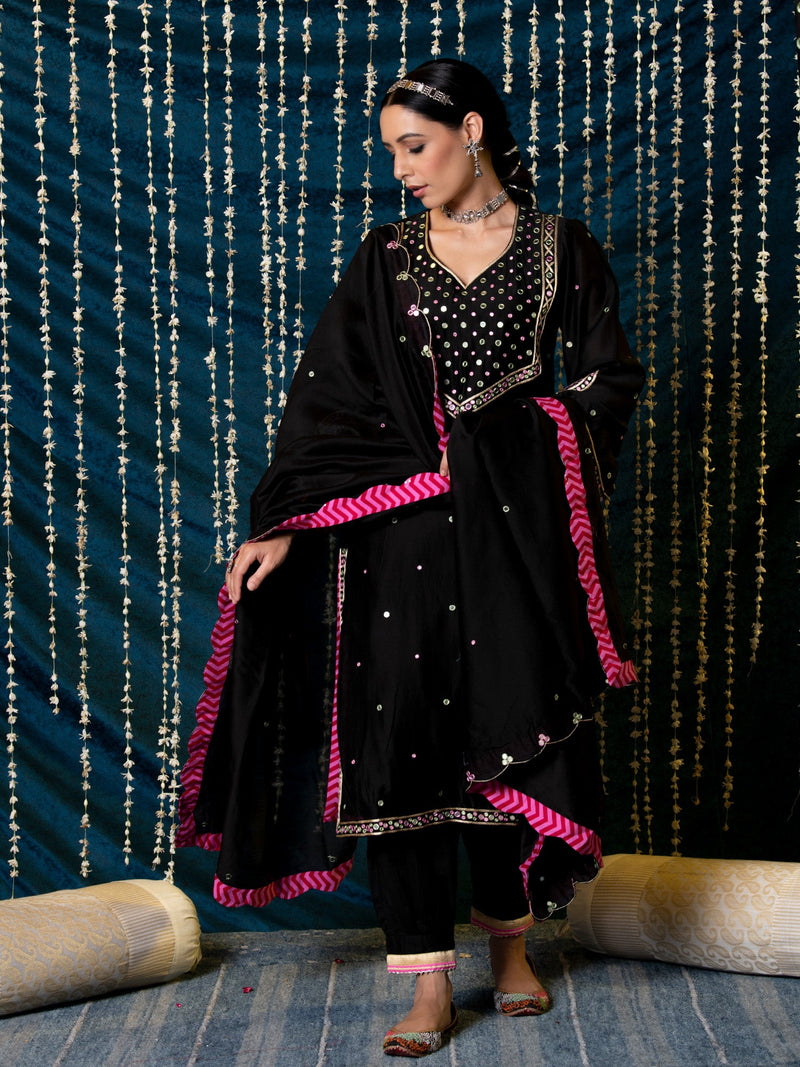 Hunar Ragini Kurta Set silk by Maison Shefali for women Worldwide