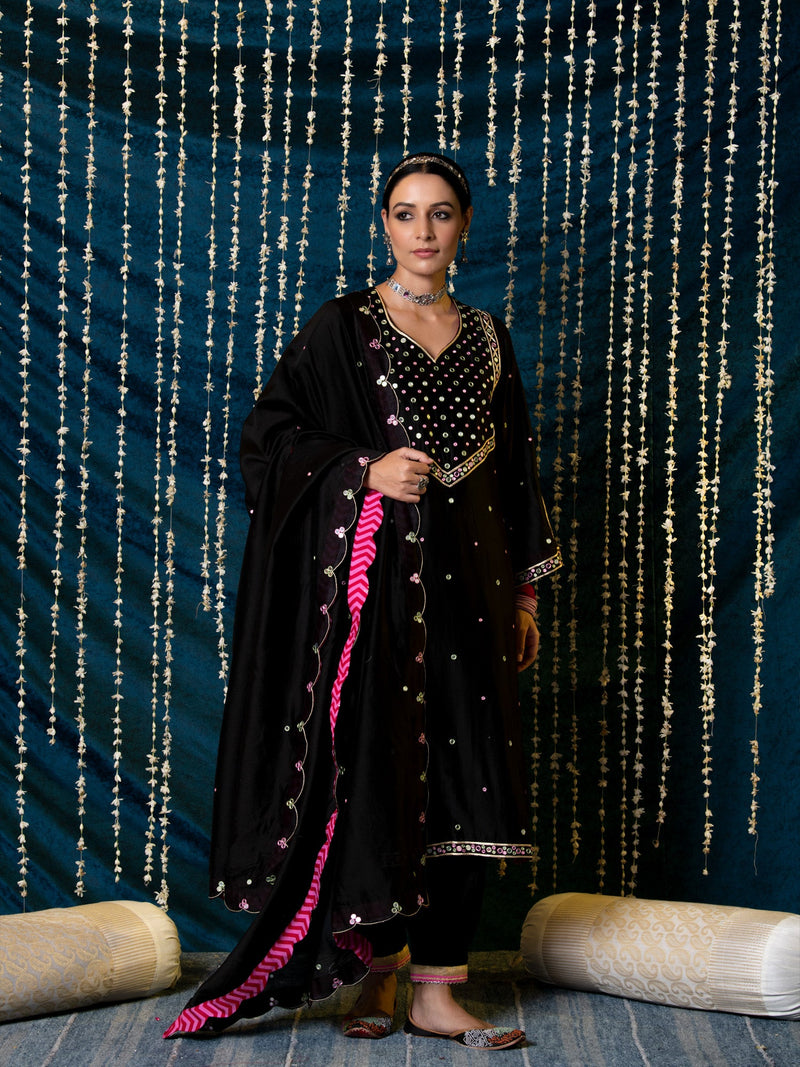 Hunar Ragini Kurta Set silk by Maison Shefali for women Worldwide
