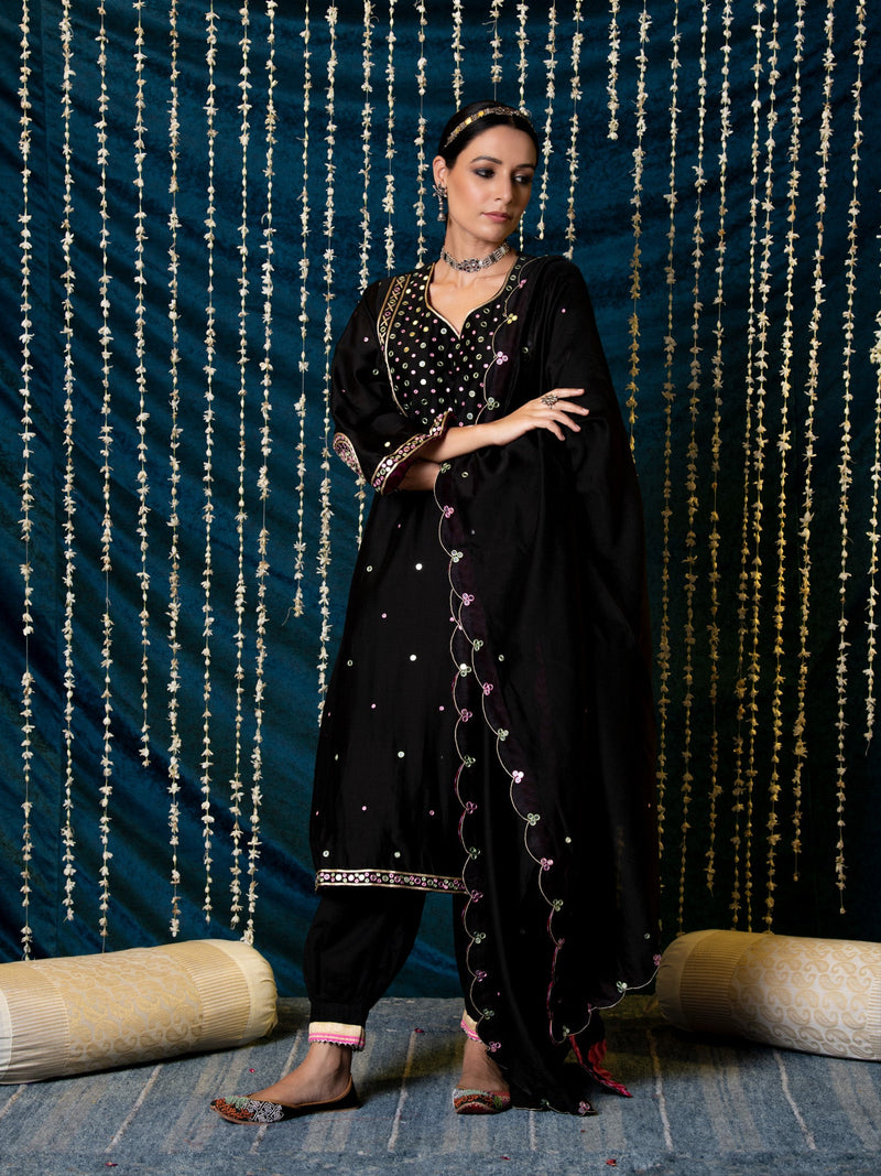 Hunar Ragini Kurta Set silk by Maison Shefali for women Worldwide
