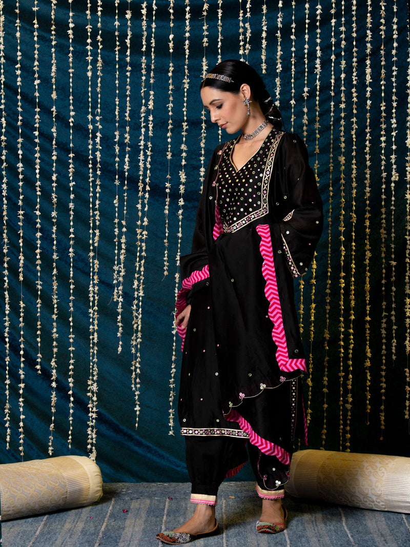 Hunar Ragini Kurta Set silk by Maison Shefali for women Worldwide
