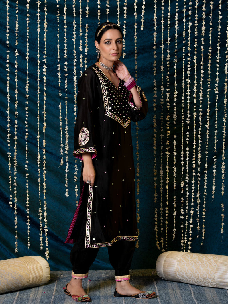 Hunar Ragini Kurta Set silk by Maison Shefali for women Worldwide